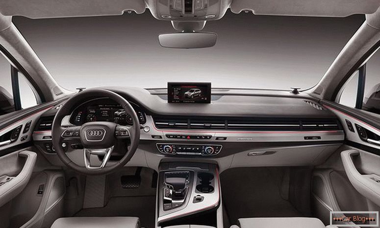 Audi Q7 Salon 2016