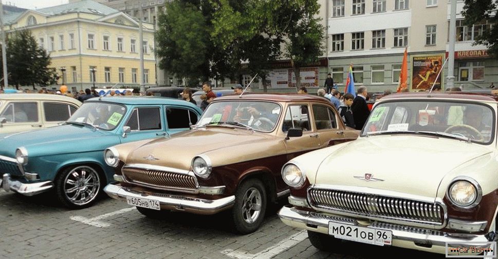 Ausstellung von Retro-Autos in Jekaterinburg