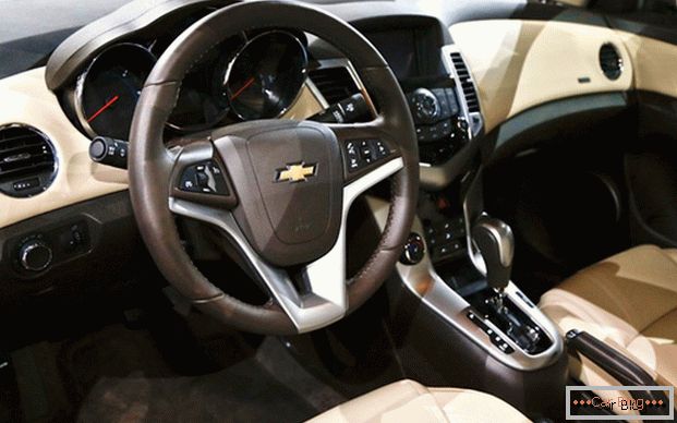 Die Qualität der Veredelungsmaterialien und die großen Einstellmöglichkeiten sind die charakteristischen Eigenschaften des Chevrolet Cruze