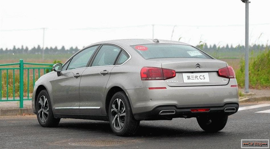 Citroen начал продавать обновленный седан C5 в Поднебесной