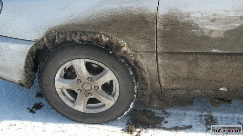 Wie man ein Auto im Winter wäscht