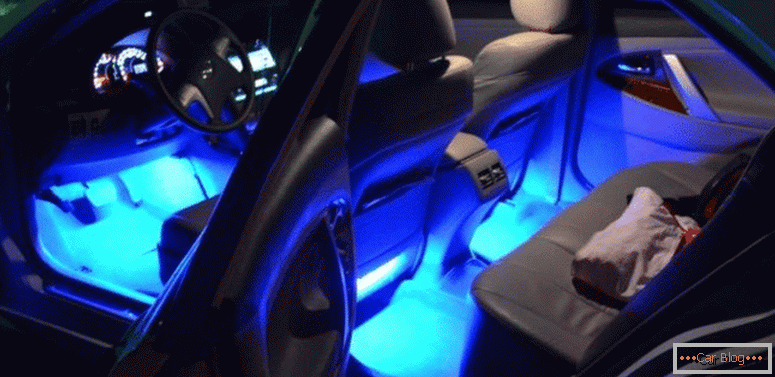 wie man Lichter im Auto mit eigenen Händen macht