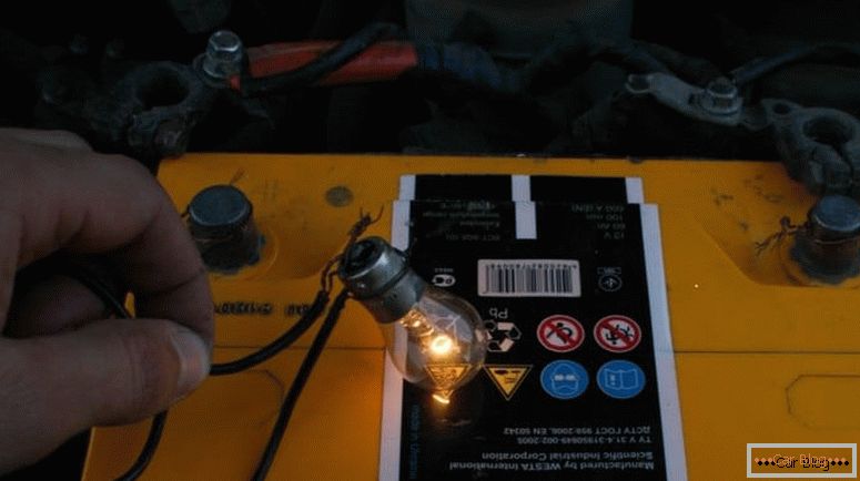 Autobatterie ohne Ladegerät laden