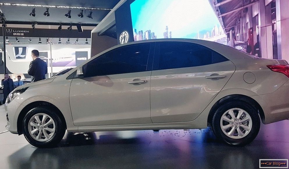 На автовыставке в Чунцине продемонстрировали самый дешевый Hyundai-Königin