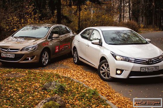 Autos Toyota Corolla und Opel Astra - eine weitere Konfrontation japanischer Innovation und deutscher Qualität