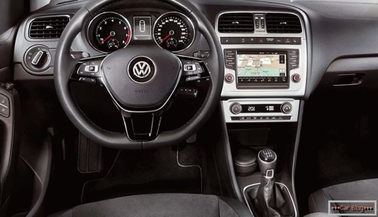Ändern des Innenraums und des Innenraums des Autos Volkswagen Polo