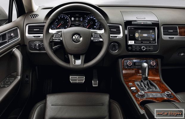 Volkswagen Touareg verfügt über ein teures und elegantes Interieur