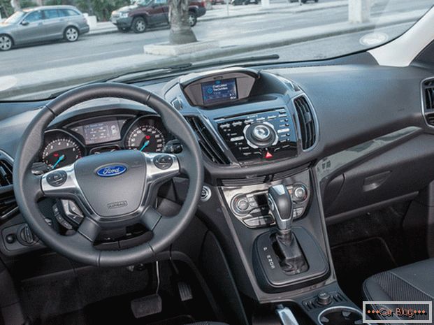 Ford Kuga bietet exotische Elemente in der Kabine