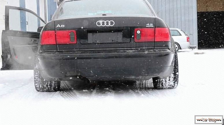 Audi A8 (D24D) дрundфт по снегу