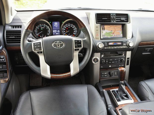 Limousine Toyota Land Cruiser Prado отличается наличием прямых линий